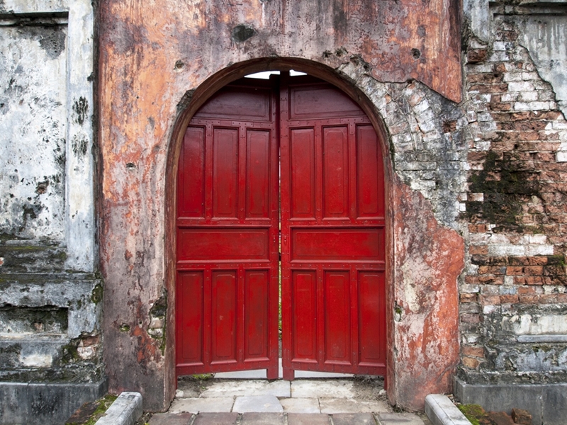 Emperor Life Through Descendants’ Memory