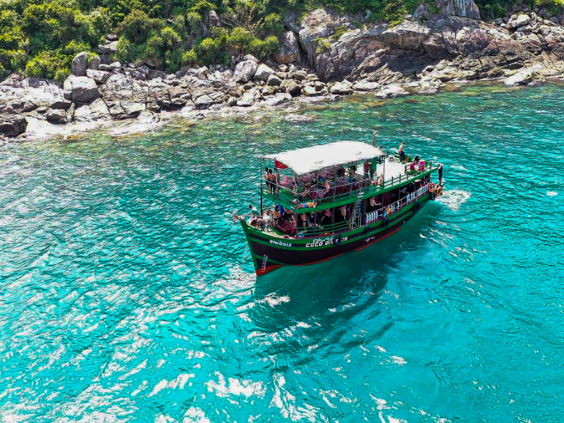 Explore Cham Island’s Underwaters (Join-In)