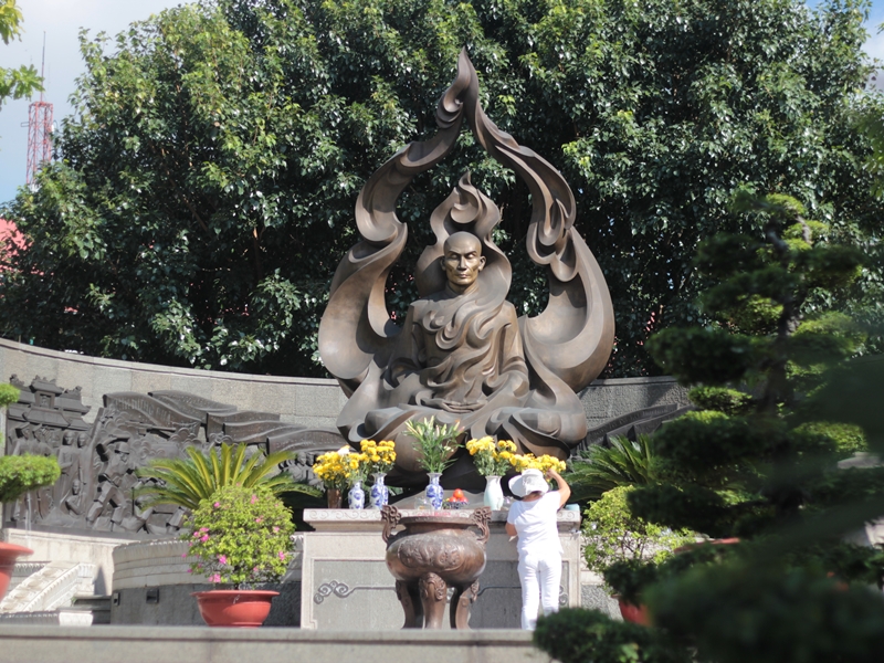 Explore HCMC by Vintage Vespa - 2 hours