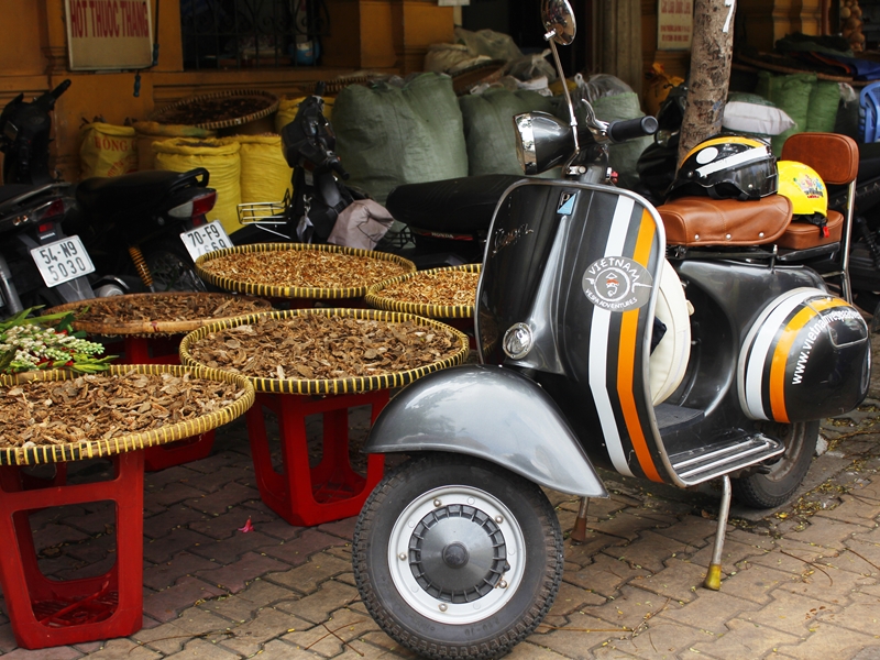 Explore HCMC by Vintage Vespa - 2 hours