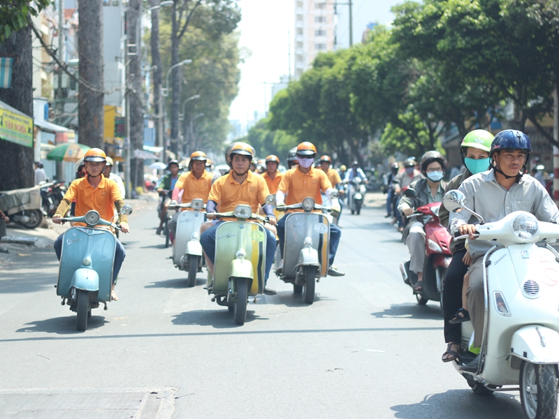 Explore HCMC by Vintage Vespa - 4 Hours