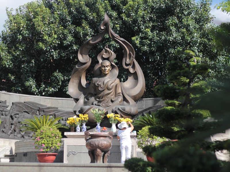 Explore HCMC by Vintage Vespa - 4 Hours