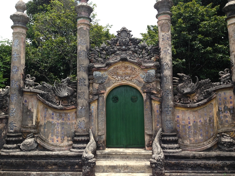 Exploring Old Hue by Bicycle
