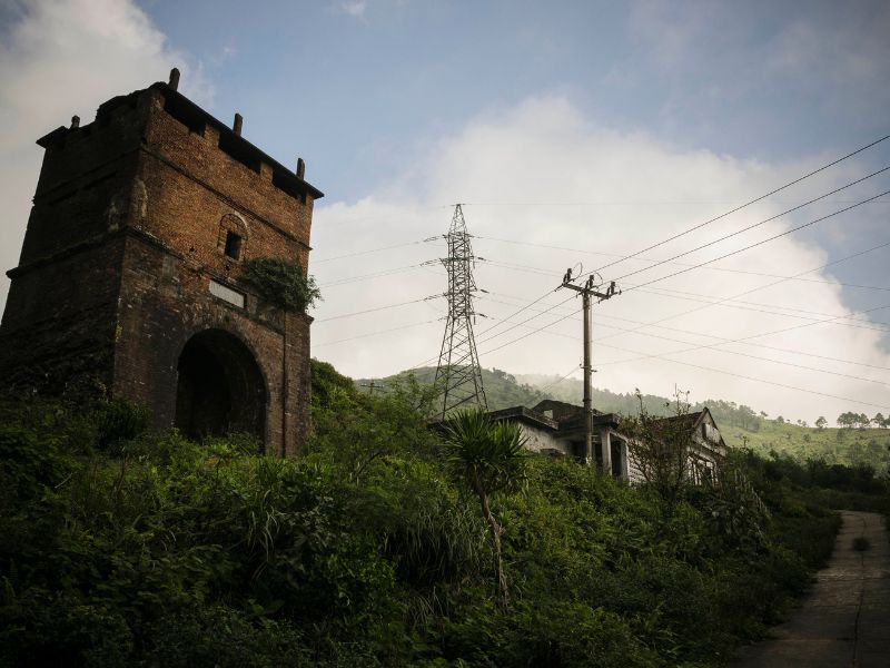 Hai Van Pass: A Ride Between Clouds and Sea