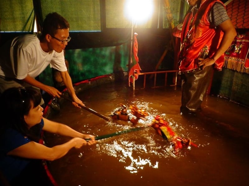 Water Puppetry: A Behind The Scences Experience