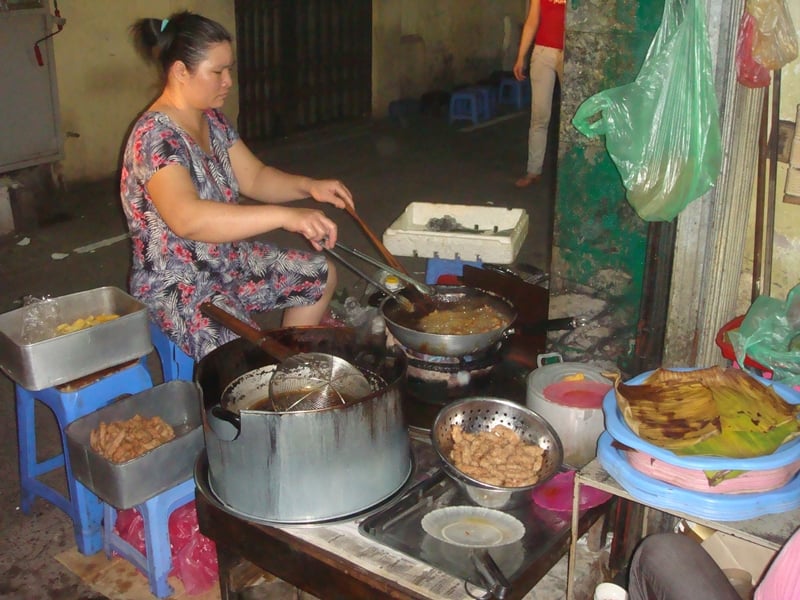 Hanoi Street Food Tour with Local Foodie (Private)