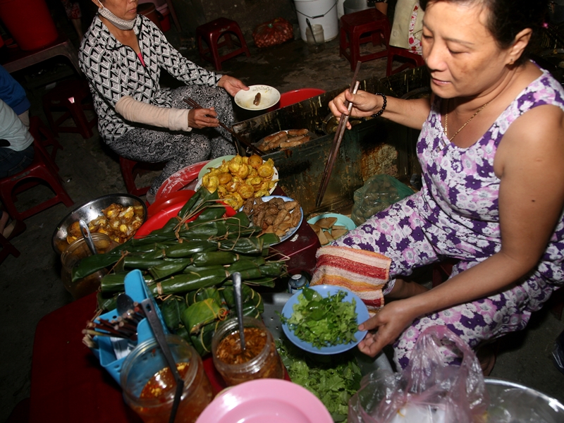 Hoi An Evening Street & Eat by Vintage Vespa