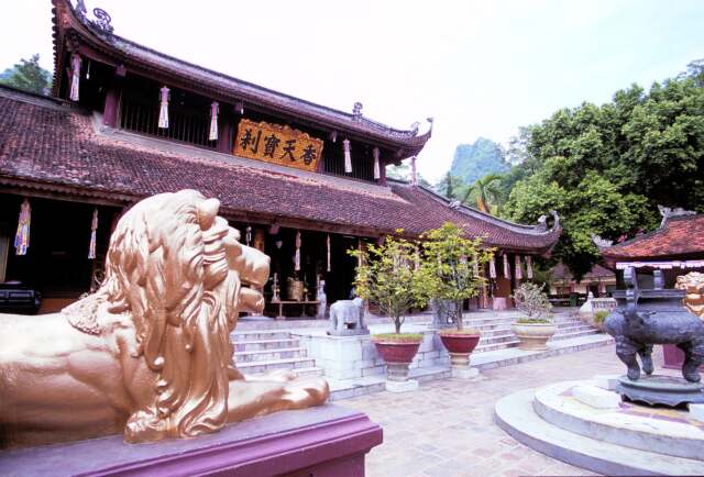 Perfume Pagoda Day Trip