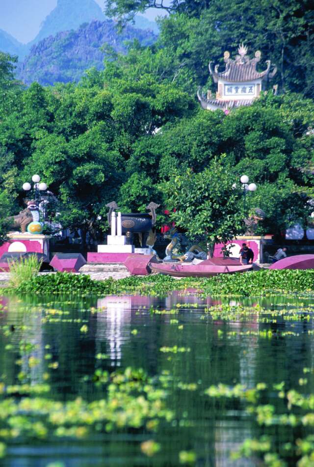 Perfume Pagoda Day Trip