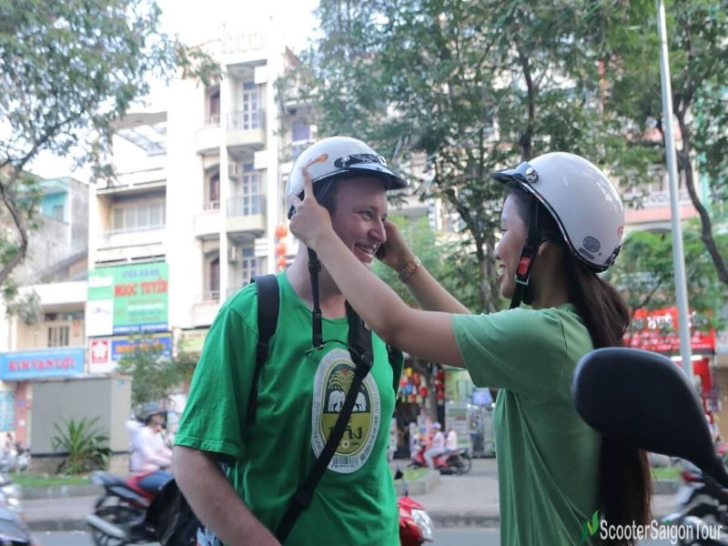 Saigon Nightlife and Food Taste with Scooter