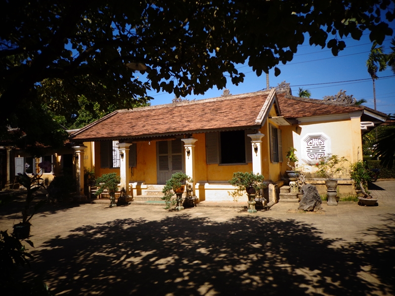 The Garden Houses of Hue