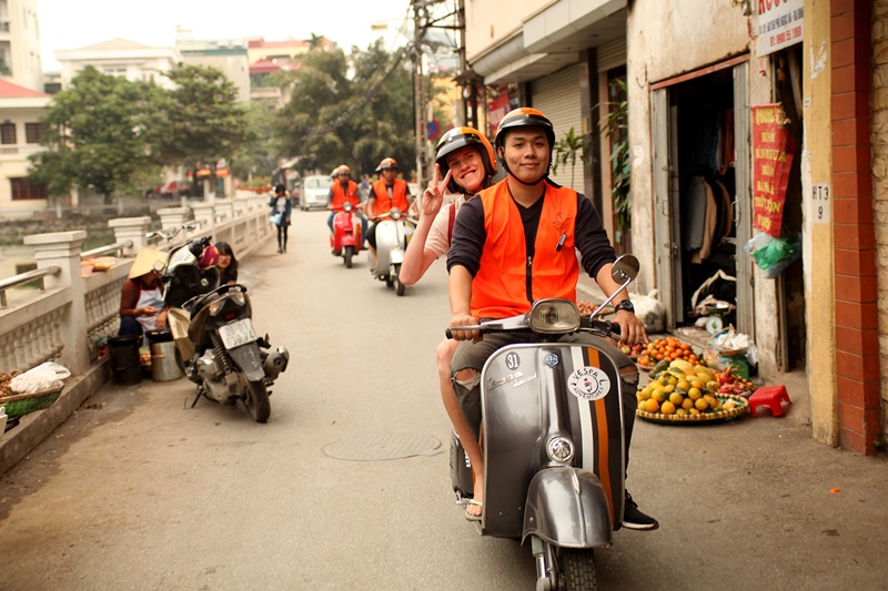 Vespa Tour Hanoi Behind the Scenes