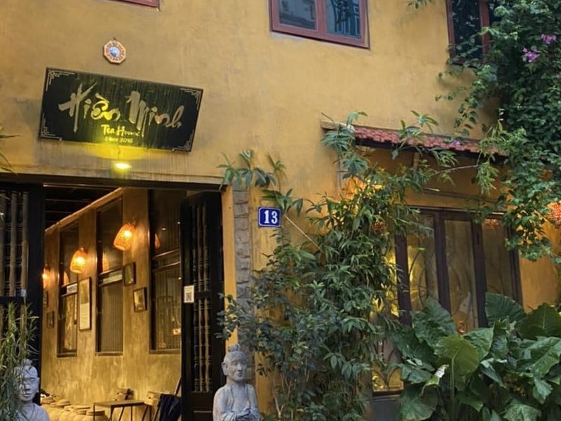 Vietnamese Master Tea Ceremony In Hanoi