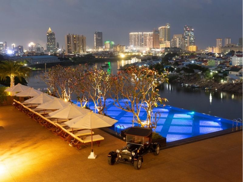 Sun & Moon Riverside Hotel