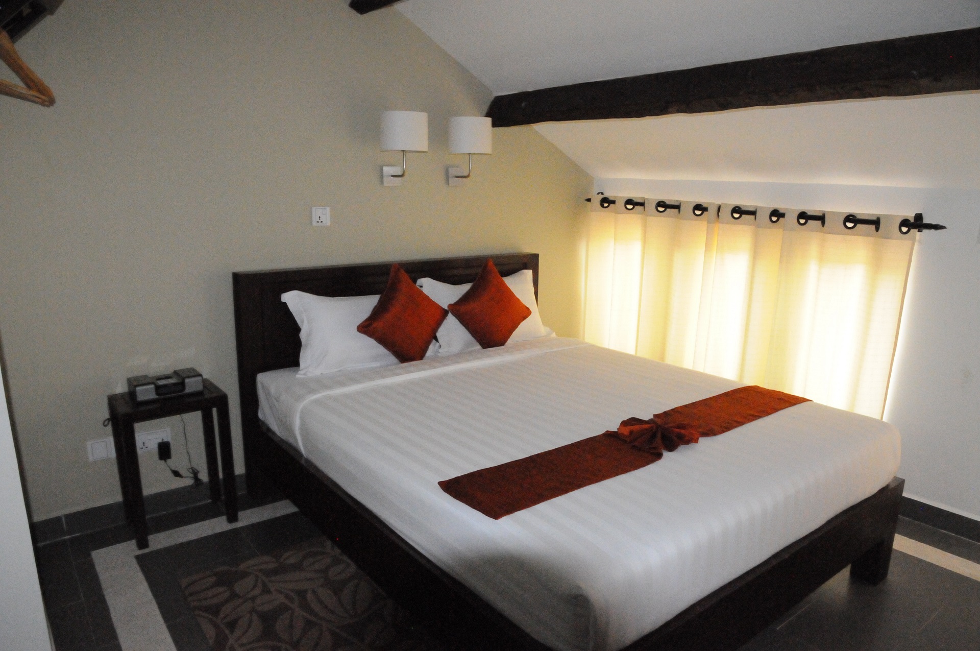 The Columns Kampot Hotel