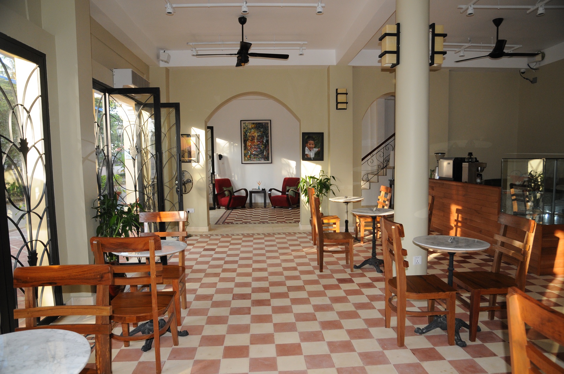 The Columns Kampot Hotel