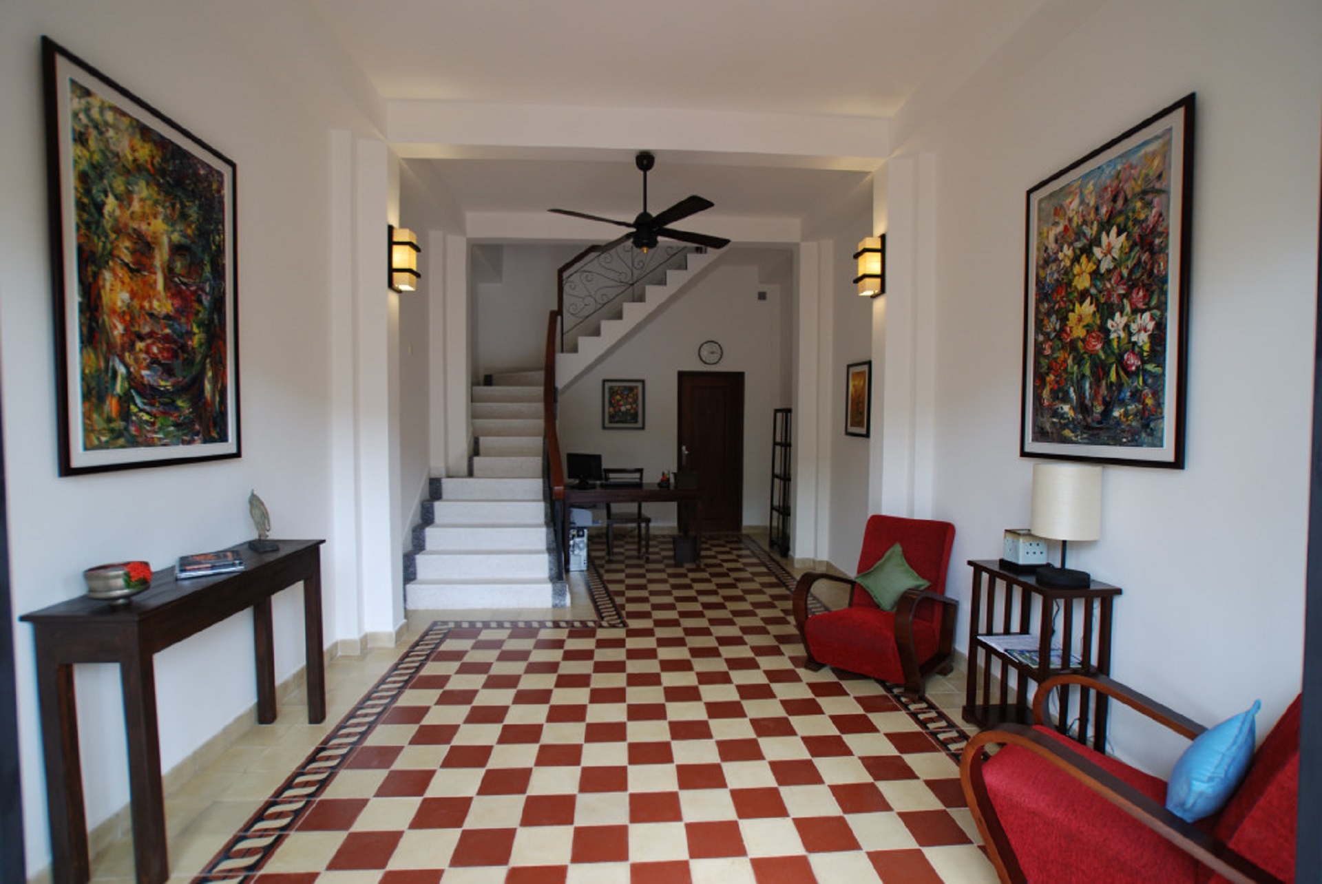 The Columns Kampot Hotel