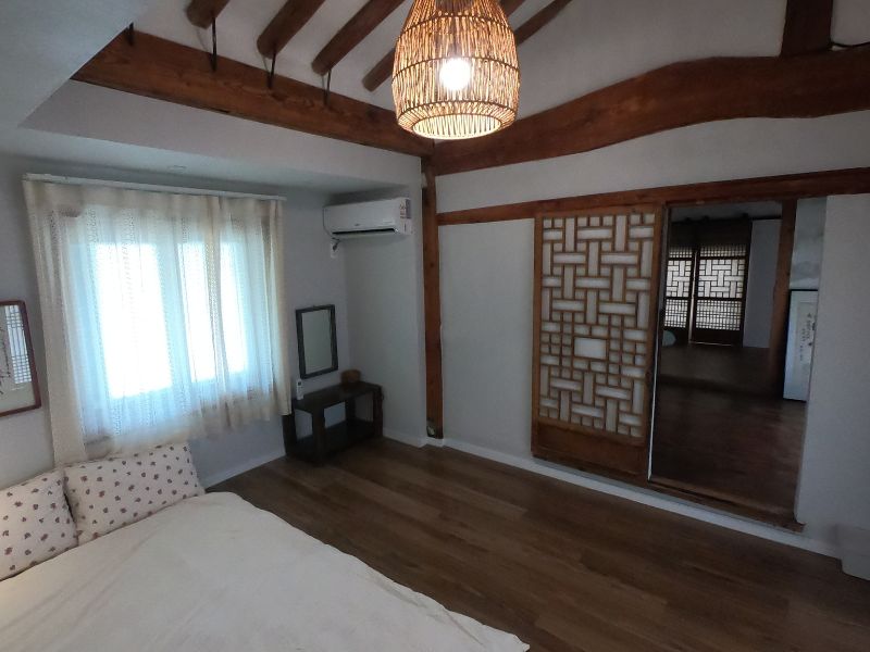 Daeryong 1925 Private Hanok