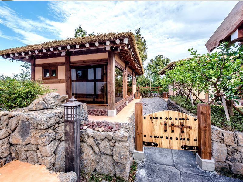 Hallagung Premium Hanok Hotel