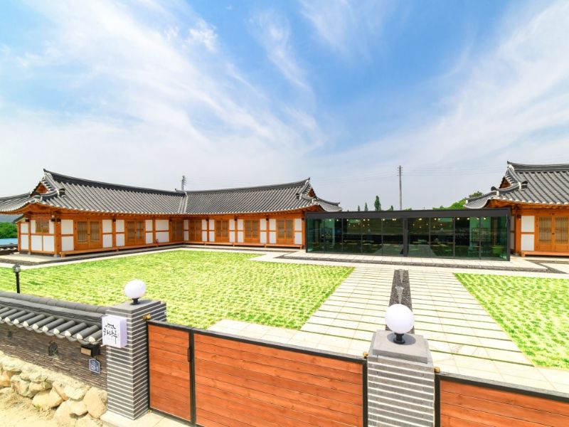 Hwarangroo Hanok Gyeongju