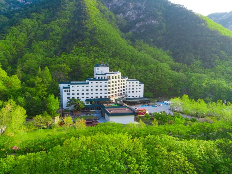 Kensington Seorak Hotel