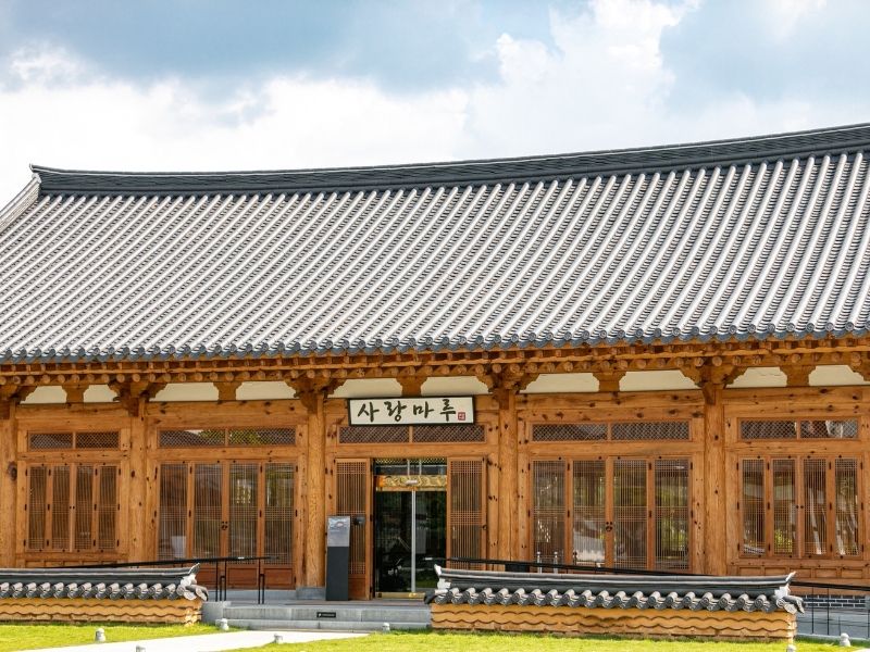 Namwon Yechon Hanok by Kensington