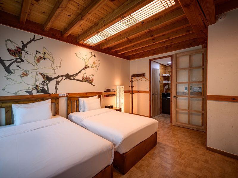 Royal Jimil Hanok Hotel (Wangyijimil)