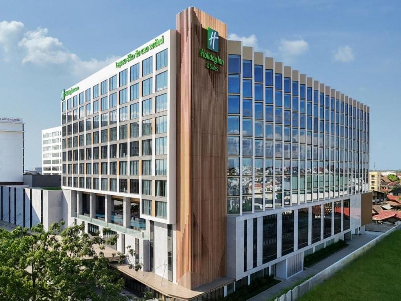 Holiday Inn & Suites