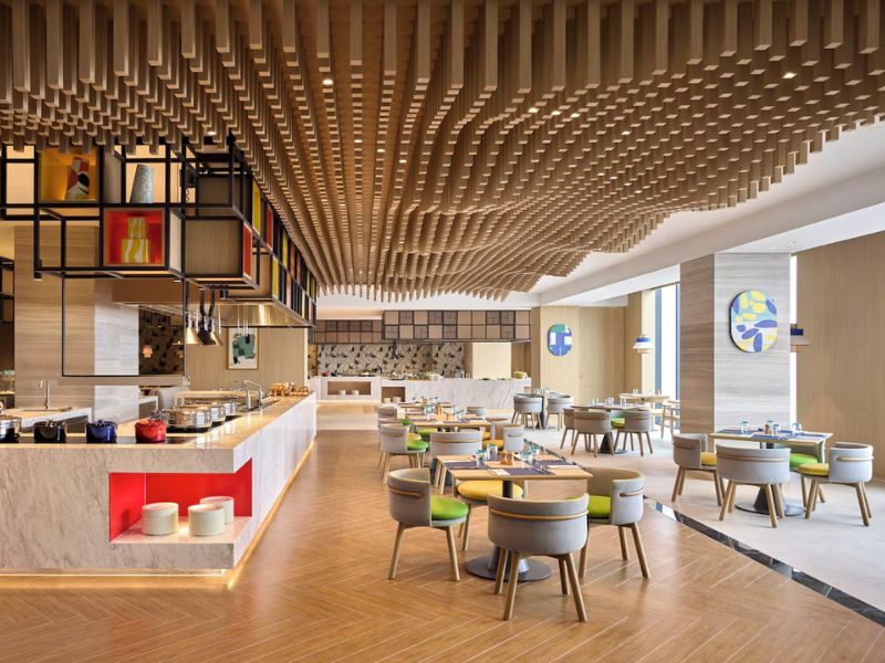 Holiday Inn & Suites