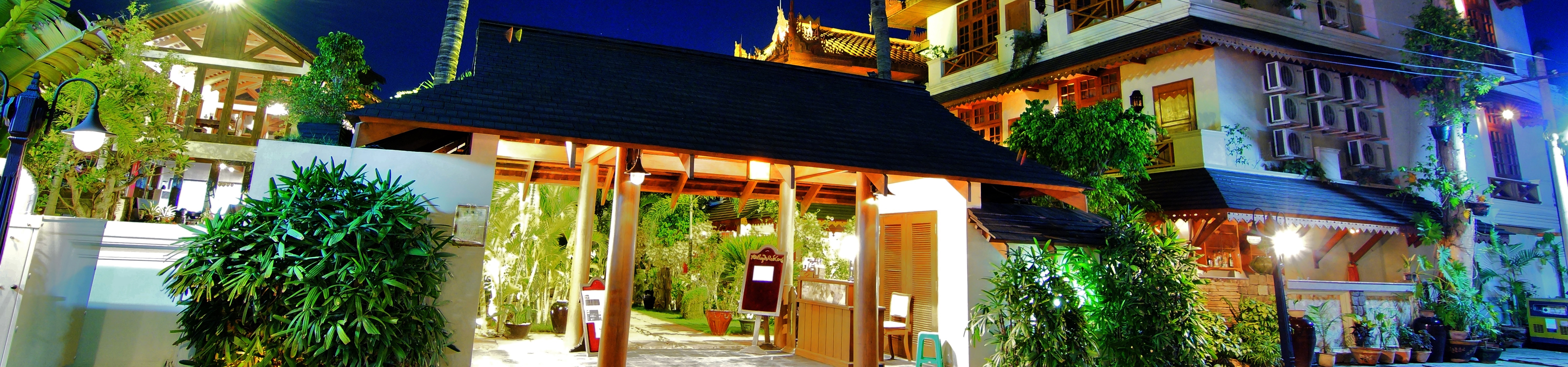 Hotel by the Red Canal