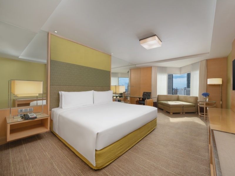 Holiday Inn Bangkok Silom