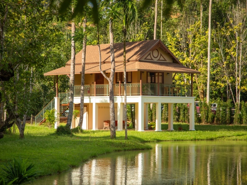 Lost Horizon Resort Khao Sok