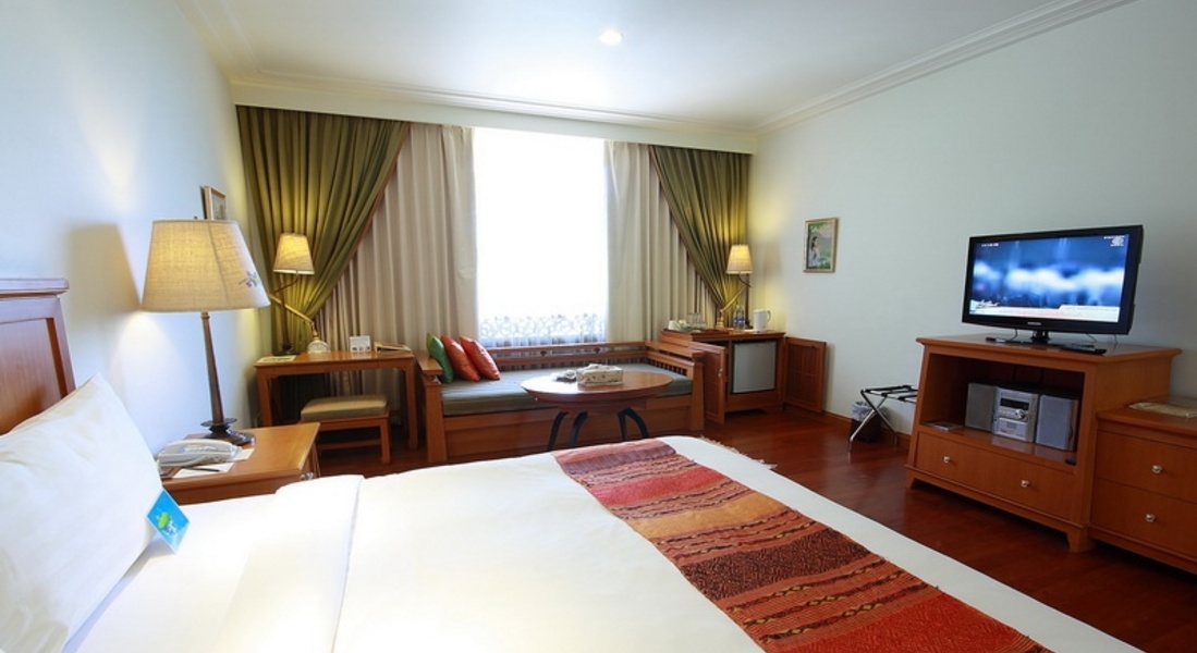 The Imperial River House Resort