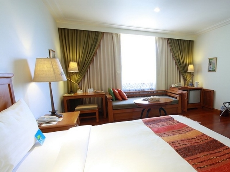 The Imperial River House Resort