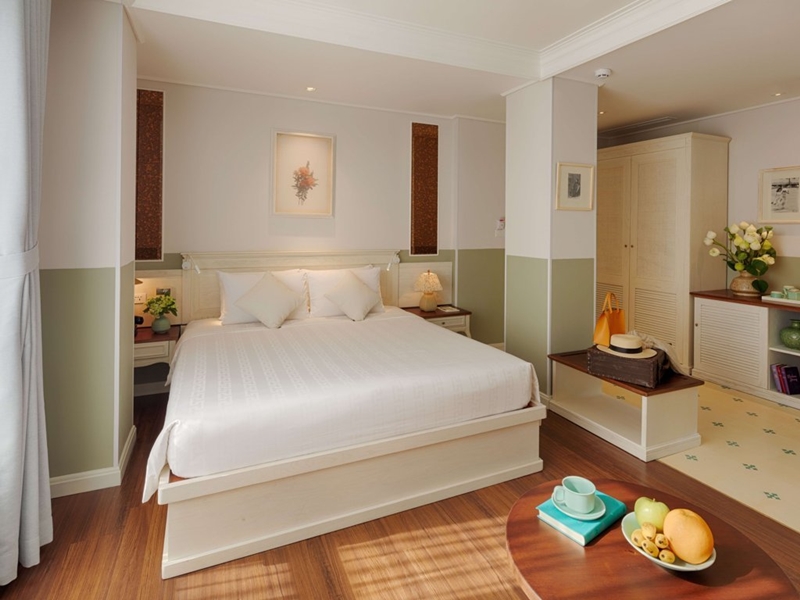 Au Lac Charner Hotel