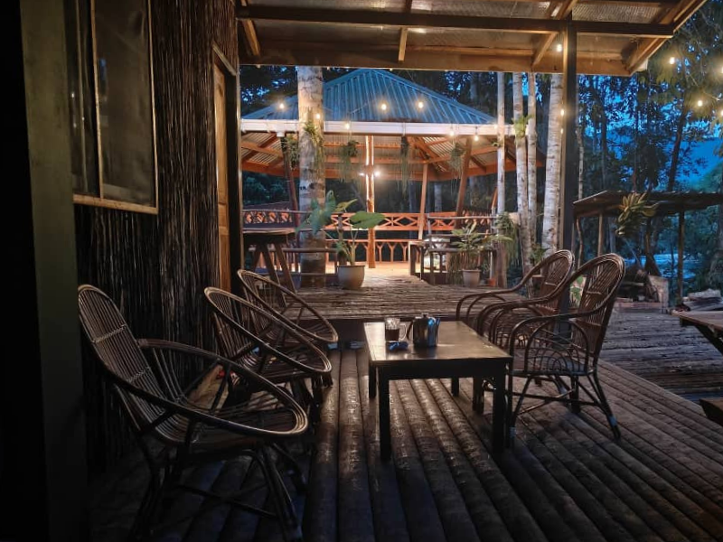 Kampung Nyegol with Semenggoh - Ngapuh Lodge