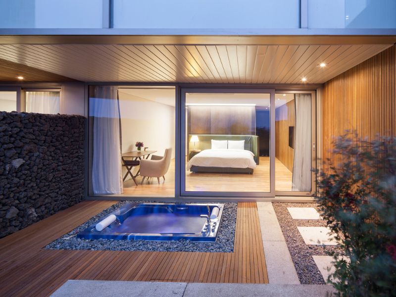 Bayhill Pool & Villa