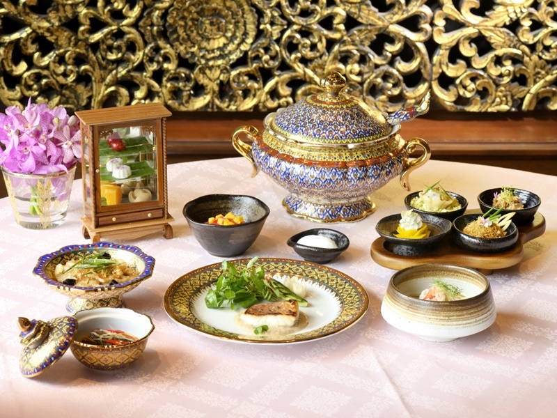 Timeless Bangkok Voyage on Loy Pela