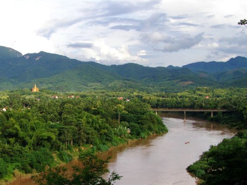 Shompoo Cruise Downstream