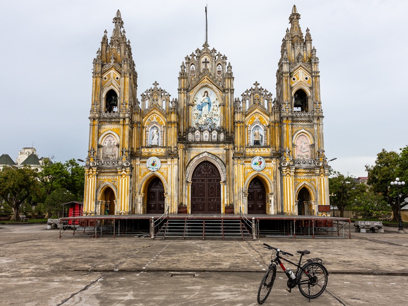 Undiscovered Nam Dinh, Karsts of Ninh Binh & Halong Bay
