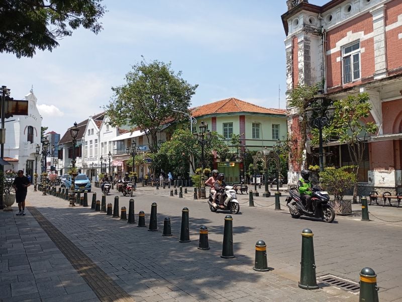 Old Town and Largest Buddhist Temple