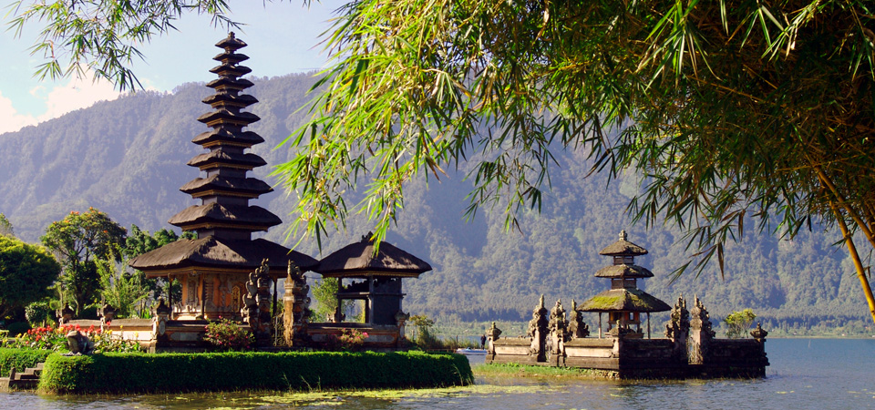 Mood of Romantic Hideaway with Traditional Balinese Wedding