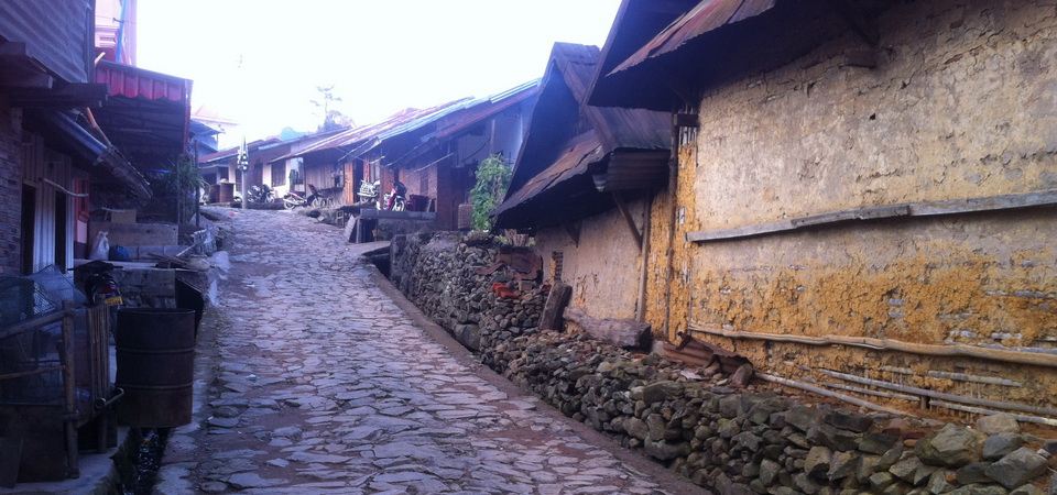 Phongsaly Loop In the Depth