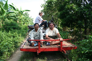 cam-battambang-bamboo-train-4