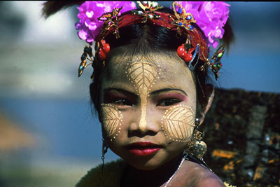myr-girl-with-thanaka-and-flowers
