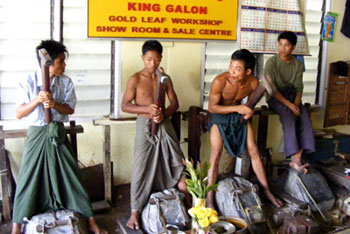myr-mandalay-gold-leaf-making-1