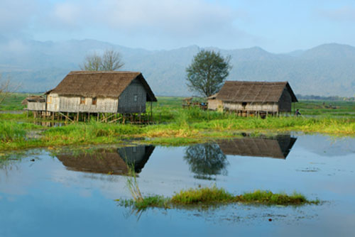 myr-stilt-houses-on-lake myr-stilt-houses-on-lake