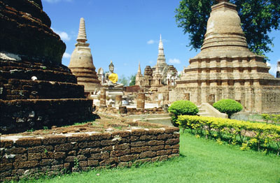 th-sukhothai-stupas