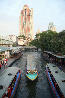 th-bkk-local-klong-boats