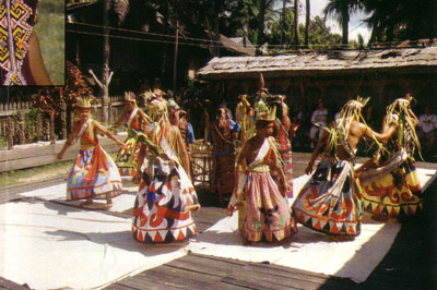 indo-kalimantan-isuy-traditional-dance